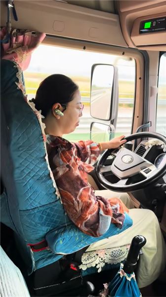 中年女卡車司機心里話，為什么選擇和丈夫一起跑車