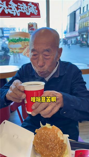 百歲大姥爺牙口超好，開玩笑能活到 200 歲