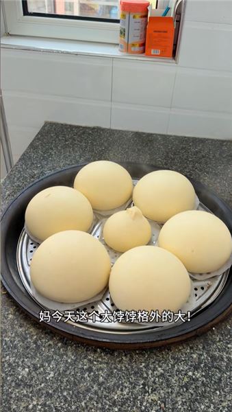 八十斤大南瓜蒸山東大餑餑，一口嘗得到農村最質樸的煙火香甜