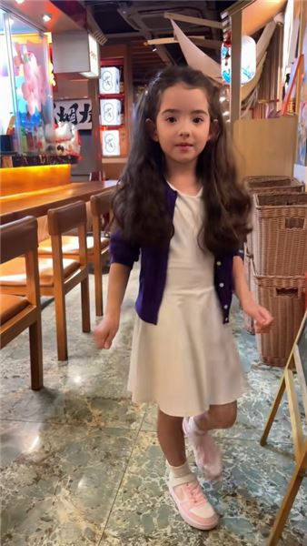 黃允知姑姑：滿心偏愛小侄女，家人互相理解，孩子們和睦暖心