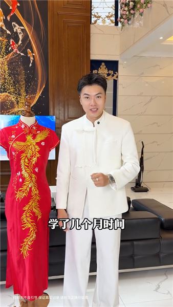 奶奶74歲大壽，親手為她縫制一件旗袍當生辰禮。愿我奶奶福壽雙全、無病無災。 也祝天底下所有長輩，天倫永樂，百歲無憂
