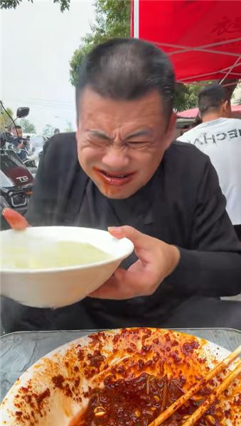吃面的靈魂歸宿，必須喝上一口燙嘴的面湯