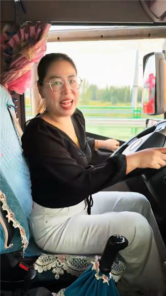中年女卡車司機心里話，為什么選擇和丈夫一起跑車