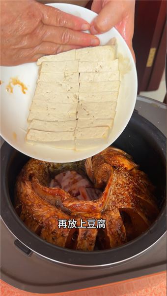 不放一滴清水！電飯煲燉魚，出鍋滿屋飄香