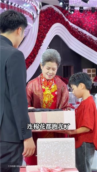 奶奶嘗遍了人間的酸甜苦辣,歷經歲月風雨.今日孫兒以一歲一禮,許你一場溫柔好夢,原往后,歲歲安康,福壽綿長