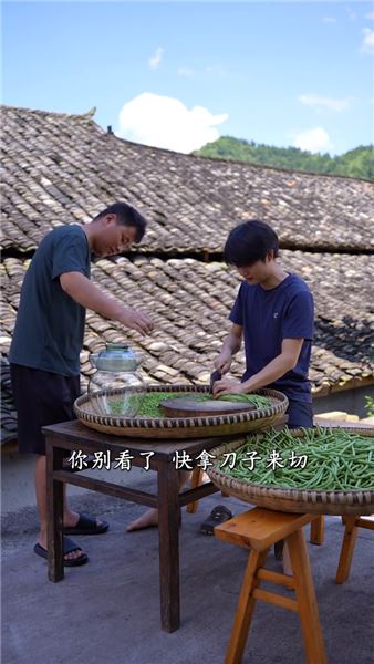 四日淺漬青豇完整教程：脆酸鮮椒配農家臘肉，一碗煙火藏人間清歡