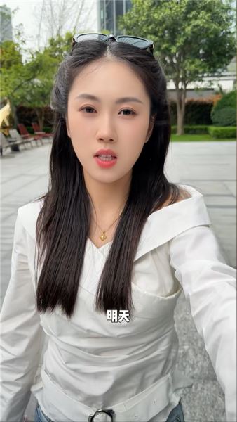 妍伊強哥疼她、親媽繼父愛她，還有娃娃親男友，希望一切都是真的