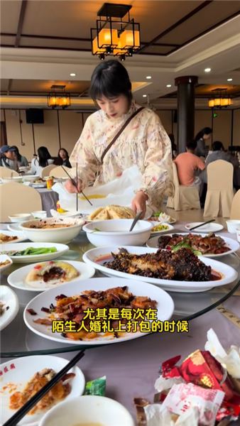 “我們今天不是吃剩菜的小流浪貓，我們是祝新人新婚快樂的小小嘉賓。”