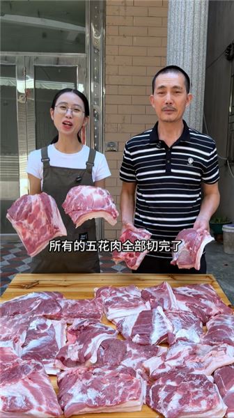 花 500 買 42 斤五花肉！全家忙活一天做芋頭扣肉擺攤，出攤晚到慌了，結果沒想到…