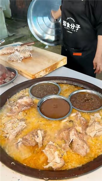 圍裙一帶，非常帶派！有這樣的東北丈母娘，為了美食也舍不得離開東北