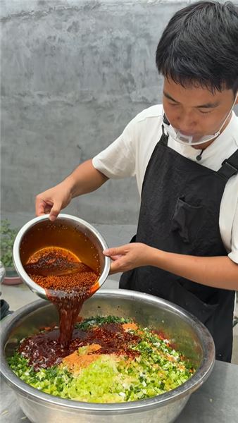 土豆絲火腿腸包子，真的很好吃。