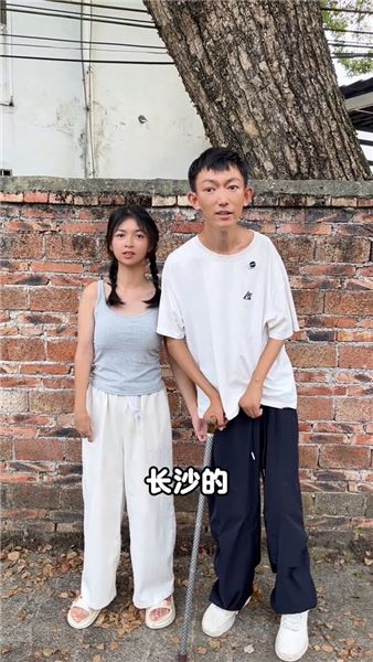 心里千言萬語卻說不順暢，鏡頭之前，我想好好介紹我自己