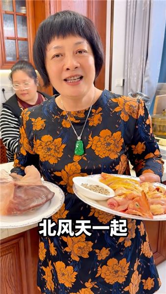 北風天必喝胡椒豬肚浸雞，掌握這3個技巧，湯濃肉嫩暖胃又舒服