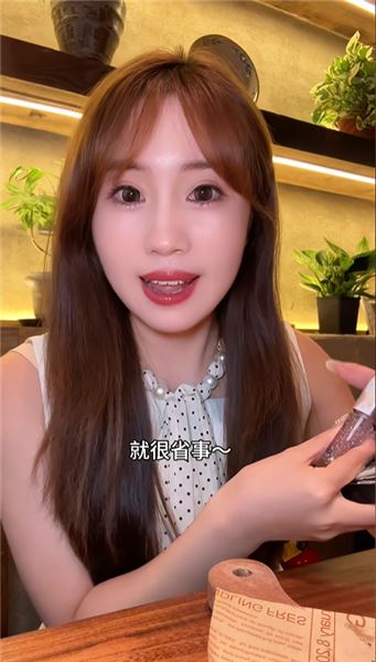 00 年寶媽和婆婆約會，入秋挑到了好看的秋裝，婆婆很開心，我也開心！
