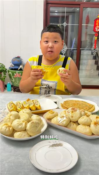 網友好奇我家大兒子為啥小小年紀廚藝在線