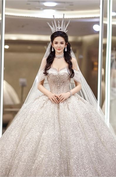 500 塊服務員到財務自由，徐楠楠的發家史整理