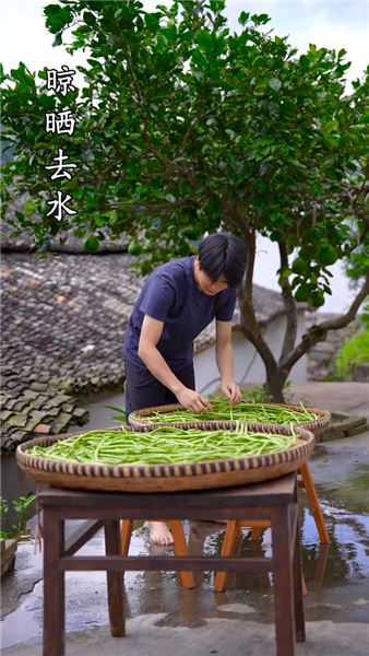 四日淺漬青豇完整教程：脆酸鮮椒配農家臘肉，一碗煙火藏人間清歡