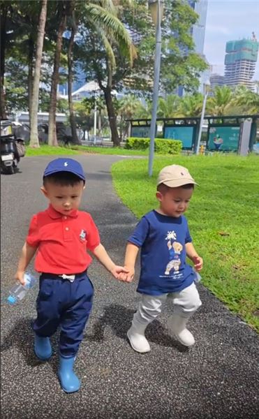 海邊公園漫步，我與 Owen、Olsen，我們是天下第一好