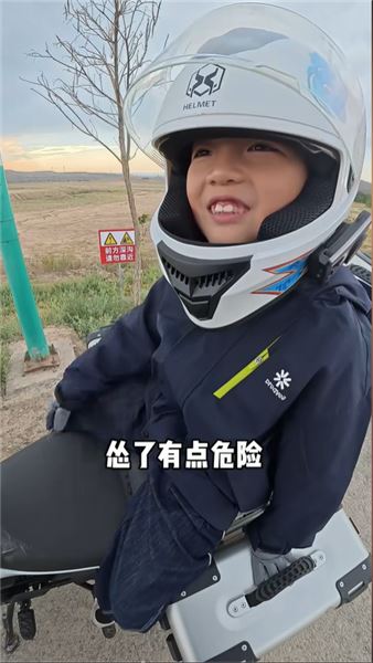 7 歲半兒子乳牙歸于賽里木湖，浪花是圣湖的回應