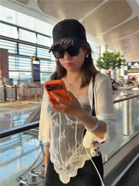 離婚之后我才明白：貴氣是演給別人看，舒服才是做給自己