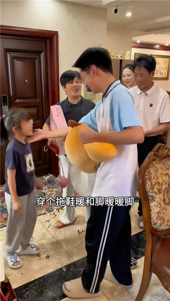 爸爸給樂樂準備生日驚喜，一番話寄托了所有期望
