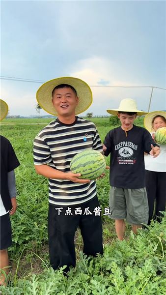 小時候三伏天西瓜成熟家家戶戶都會做上一壇西瓜醬豆 不知道你們還記得那個味道嗎？