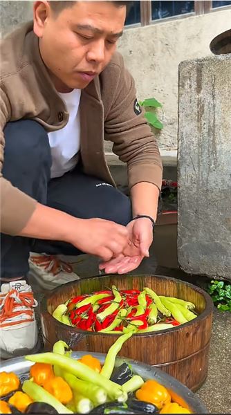 作為江西人頓頓猛吃辣，很多朋友問我們會不會得痔瘡？