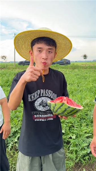 小時候三伏天西瓜成熟家家戶戶都會做上一壇西瓜醬豆 不知道你們還記得那個味道嗎？
