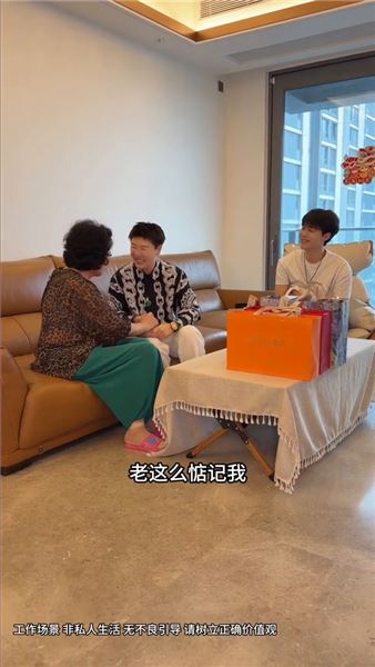 看見前員工街頭賣唱謀生，當初辭退她，我做錯了嗎？