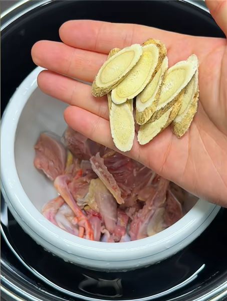 為什么我每周都給老婆燉鴿子湯？湯鮮味美，做法簡單，快收藏