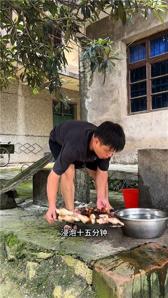 魔鬼辣椒加持香辣羊蹄，一口淪陷，感受大口吃肉的酣暢
