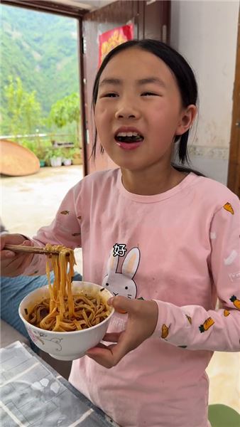有人心疼孩子，有人說我演的，農村杰哥在此回應所有爭議