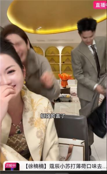 直播名場面！穿恨天高登場的恩寧老公，吃醋的外殼下是最實在的溫柔