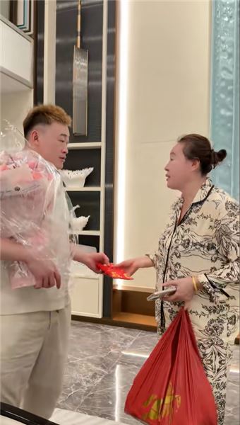 葉子要去奔赴小超，熱鬧背后，讀懂爭議滿滿的二姨