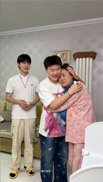 30年不來往的后媽女兒，突然上門認親