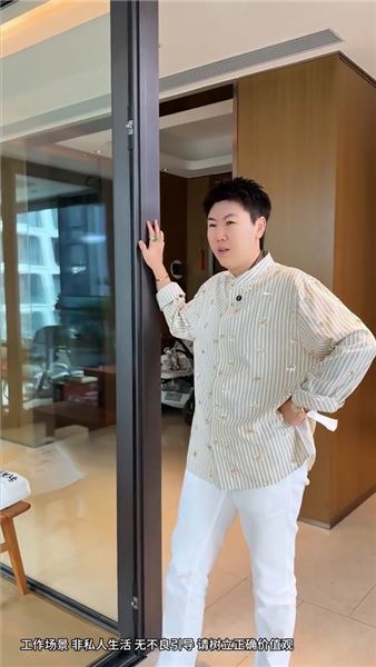 20歲男保姆留下錢，叫我這輩子都別去找他了，照片、視頻可以刪，可回憶怎么刪呢……