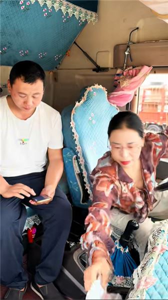中年女卡車司機心里話，為什么選擇和丈夫一起跑車