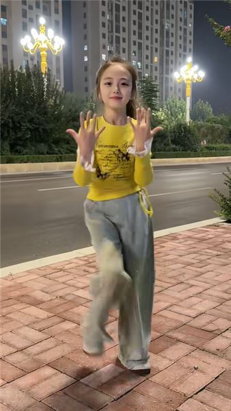 按照自己的喜好養女兒，擁有愛跳舞愛穿搭的安安，大概就是騙你生女兒的模樣