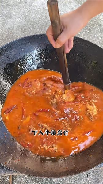 腐竹吸飽牛排湯汁，這一鍋誰扛得住