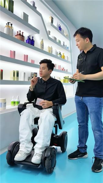 黃忠亨離婚之后依舊選擇高調官宣，不是博眼球，是為了守住企業和員工