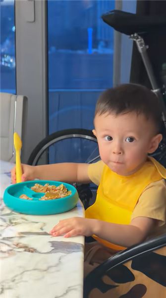 全網吵翻！葉海洋自述：為什么我不要丈夫，卻執意生下四個孩子