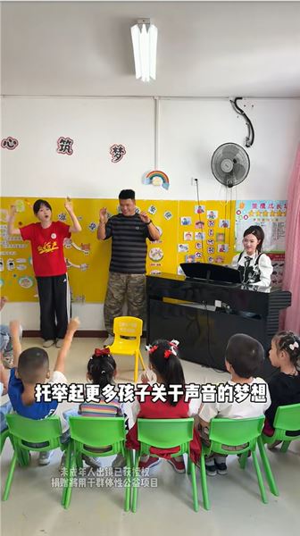 給勝似親人的聽障龍哥一場驚喜，跨越無聲，奔赴有聲的世界