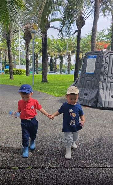 海邊公園漫步，我與 Owen、Olsen，我們是天下第一好