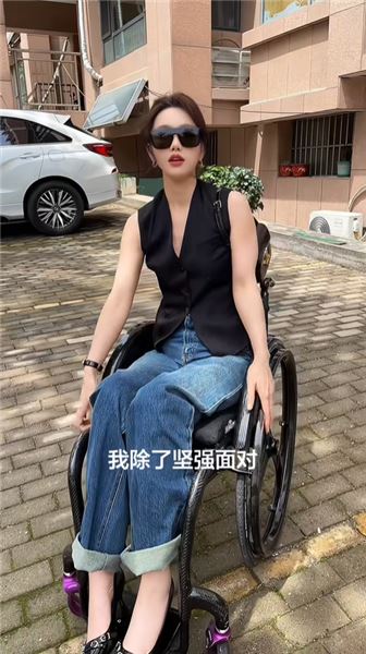 癱瘓后我失去了工作，失去了愛人，失去了朋友，失去了一個正常的生活，每天除了康復好像其他的再也都不屬于我……