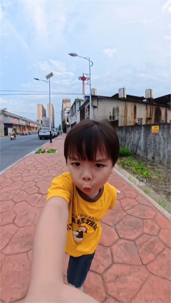 統一回復：小寶爆火的契機，回應 “靠孩子養家” 的質疑