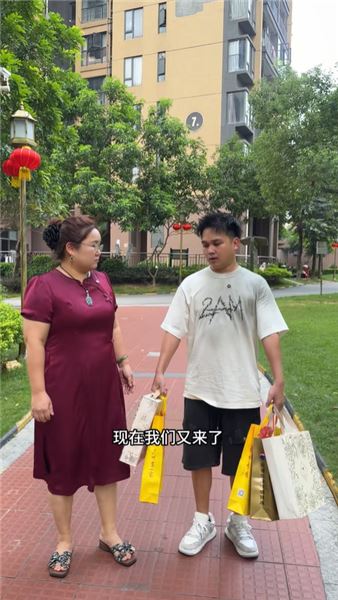 小敏誤會丈夫私會初戀，婆婆帶兒子登門認錯
