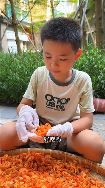 迎著海浪討生活才是你看到的真實漁村，今天又拿下去跟哥哥嫂子一起分享海鮮。