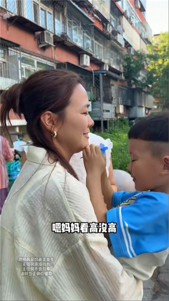 離婚 45 天見孩子，團聚剛開始，前夫一通電話就要把娃帶走