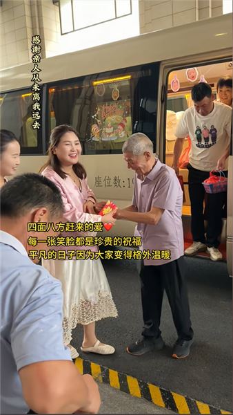小糖果百日宴結束了，開始了戒斷反應～回憶這一路，只想說兩個字感謝??感恩所有的遇見，感謝所有的愛，愿大家都越來越好