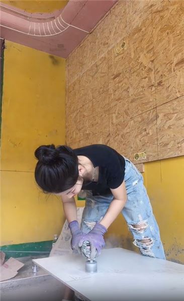一名女瓦工的工地日常：手握抹刀，以匠心打破行業刻板偏見